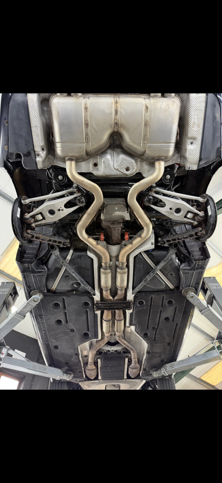 After dry ice blasting: cleaner suspension, heat shields and underbody panels.